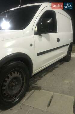 Вантажний фургон Opel Combo 2007 в Чернівцях