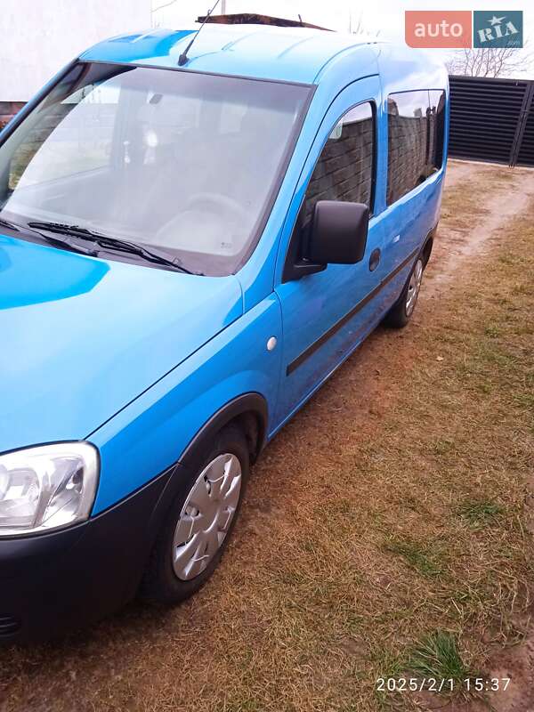Минивэн Opel Combo 2003 в Березному
