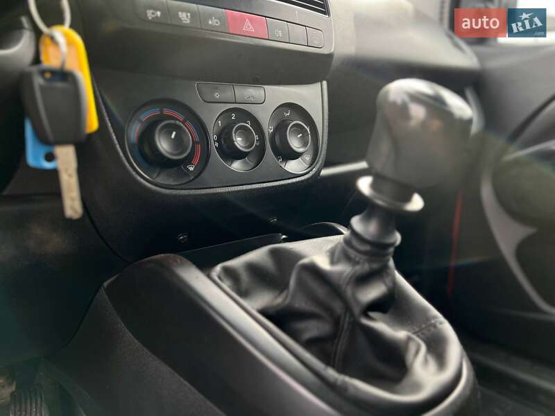 Минивэн Opel Combo 2017 в Ужгороде