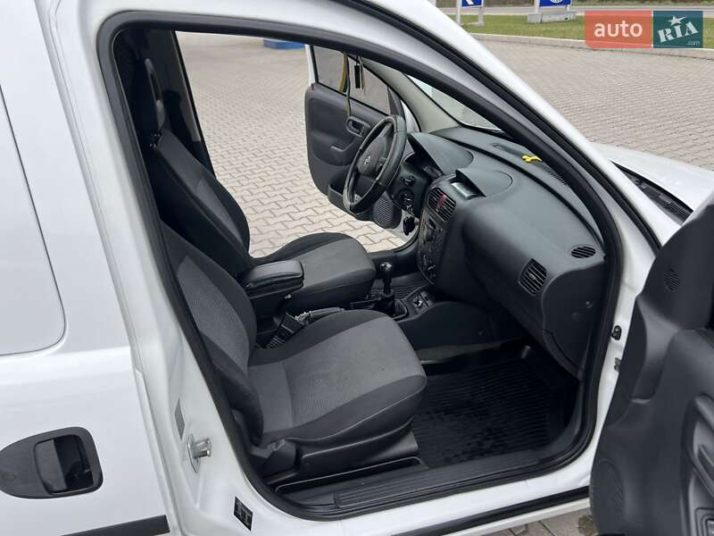 Грузовой фургон Opel Combo 2007 в Красилове