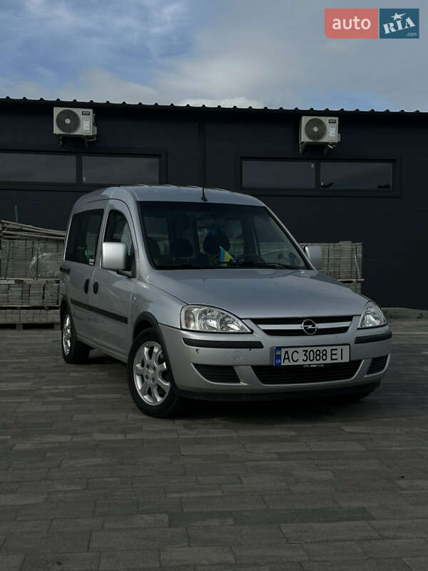 Минивэн Opel Combo 2005 в 