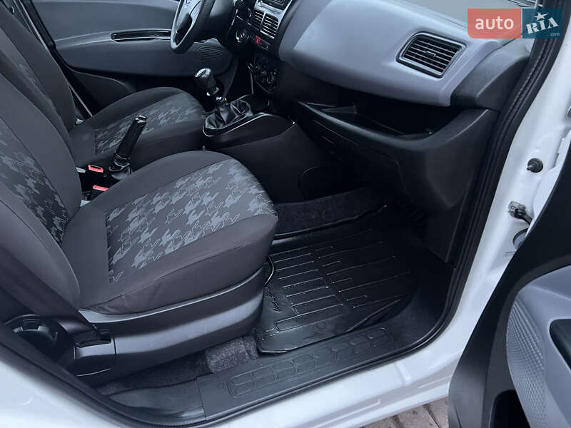 Минивэн Opel Combo 2013 в Тульчине
