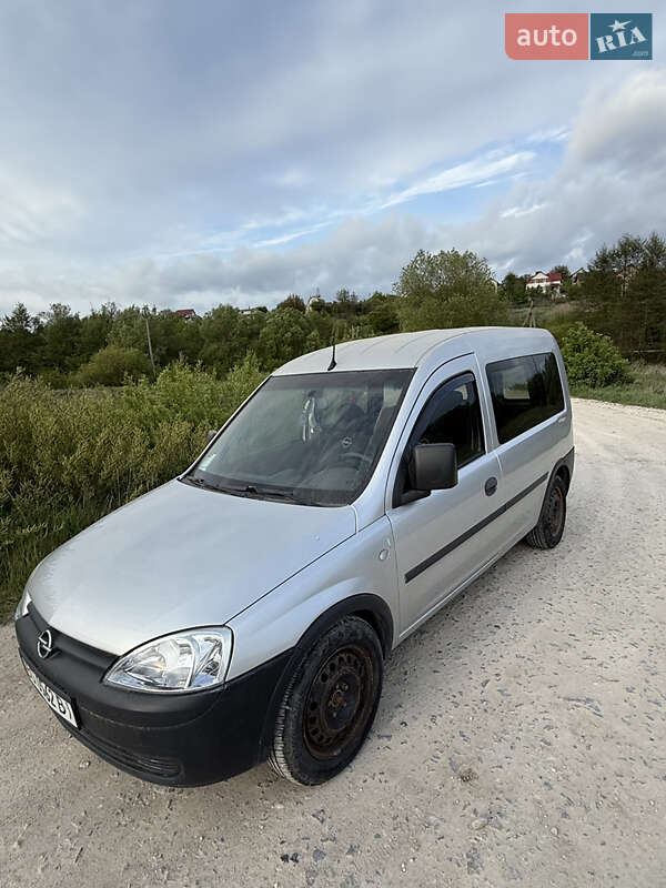 Минивэн Opel Combo 2011 в 