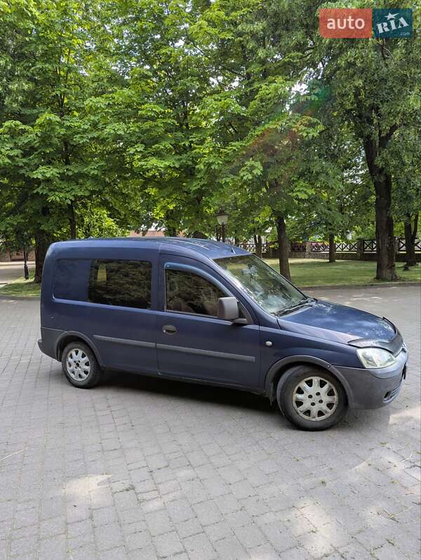 Мінівен Opel Combo 2006 в Брошневі-Облозі