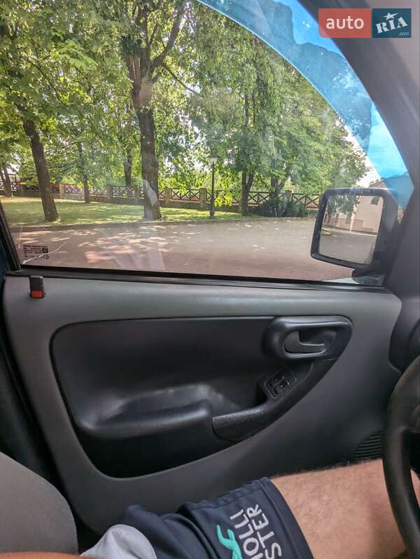 Мінівен Opel Combo 2006 в Брошневі-Облозі