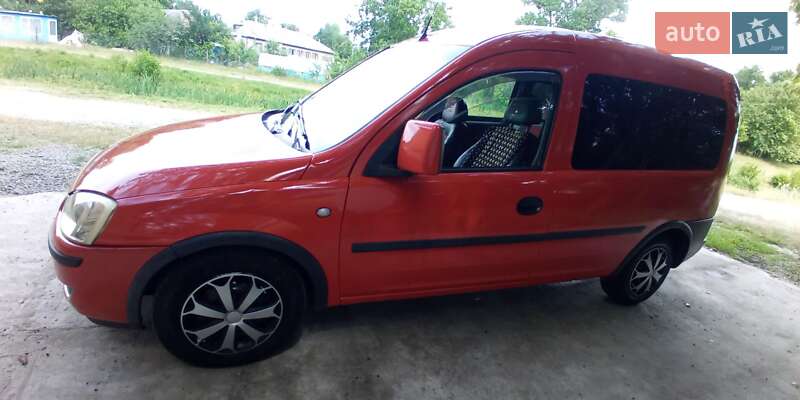 Мінівен Opel Combo 2005 в Пулинах