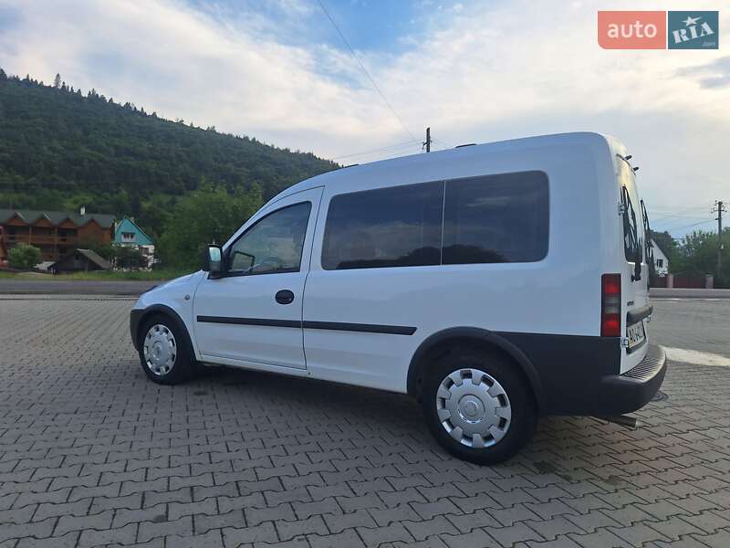 Минивэн Opel Combo 2007 в Воловце