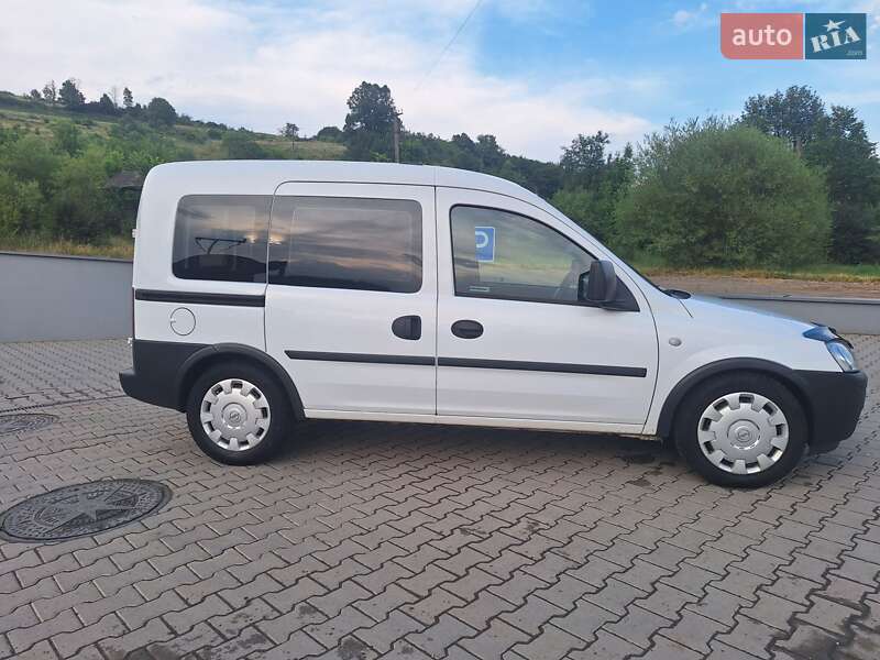 Минивэн Opel Combo 2007 в Воловце