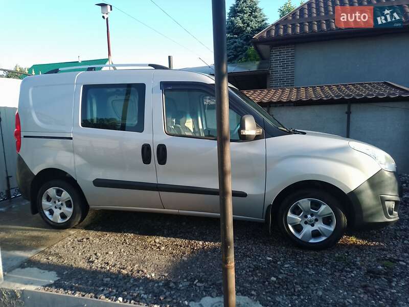Вантажний фургон Opel Combo 2013 в Борисполі