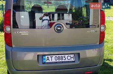 Мінівен Opel Combo 2012 в Косові