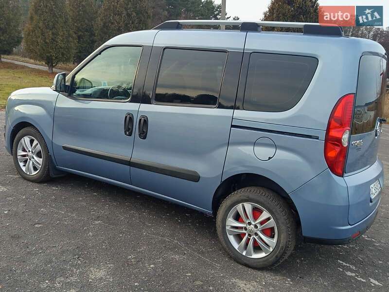 Мінівен Opel Combo 2012 в Шацьку