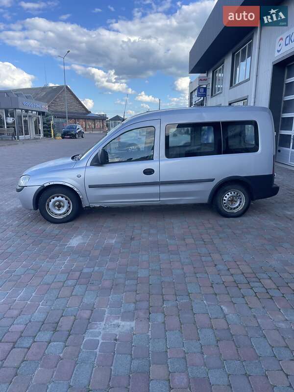 Минивэн Opel Combo 2004 в Сарнах