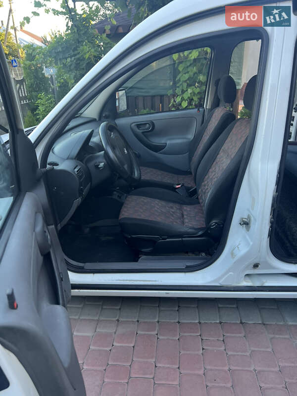 Минивэн Opel Combo 2003 в Золочеве