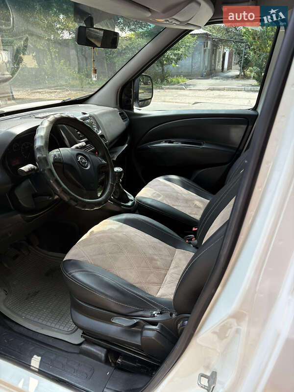 Грузовой фургон Opel Combo 2013 в Измаиле