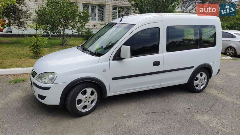 Минивэн Opel Combo 2009 в Полтаве
