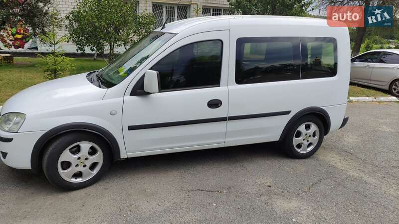 Минивэн Opel Combo 2009 в Полтаве