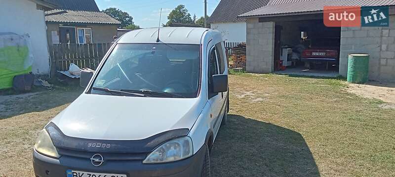 Минивэн Opel Combo 2001 в Вараше