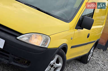 Грузовой фургон Opel Combo 2004 в Стрые