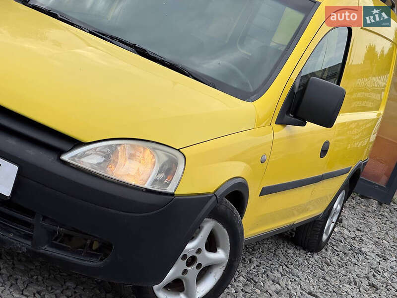 Грузовой фургон Opel Combo 2004 в Стрые
