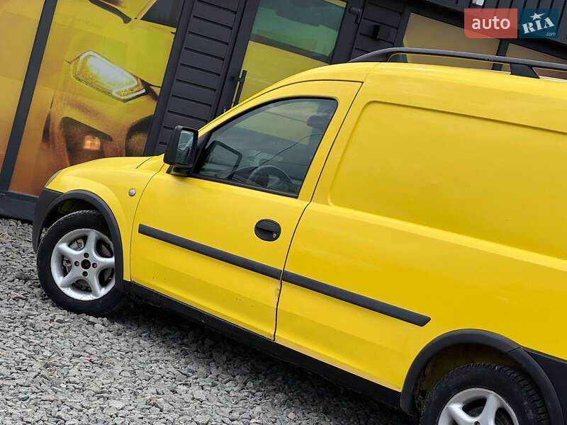 Грузовой фургон Opel Combo 2004 в Стрые