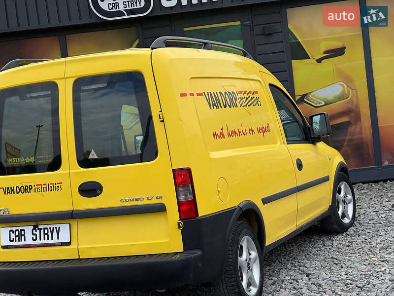 Грузовой фургон Opel Combo 2004 в Стрые