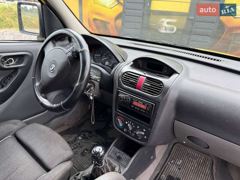 Грузовой фургон Opel Combo 2004 в Стрые