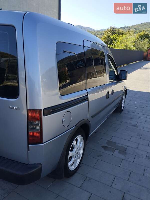 Минивэн Opel Combo 2009 в Делятине