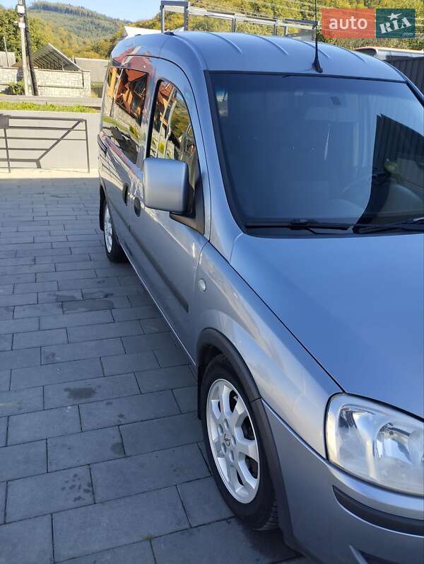 Минивэн Opel Combo 2009 в Делятине