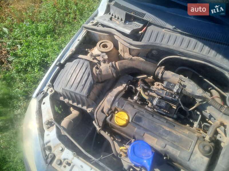 Грузовой фургон Opel Combo 2003 в Борщеве