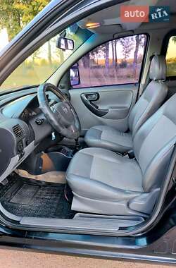 Минивэн Opel Combo 2005 в 