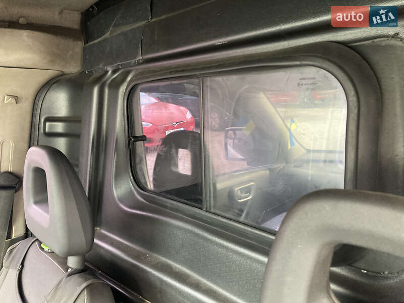 Вантажний фургон Opel Combo 2008 в Милій