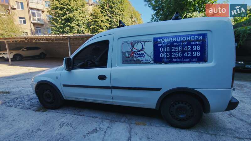 Вантажний фургон Opel Combo 2008 в Дніпрі