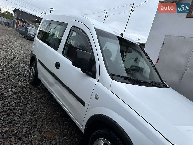 Минивэн Opel Combo 2004 в Стрые