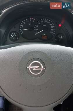 Минивэн Opel Combo 2010 в 