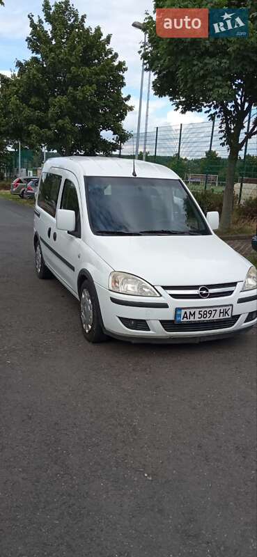 Минивэн Opel Combo 2010 в Врадиевке