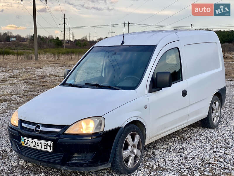 Мінівен Opel Combo 2004 в Новояворівську
