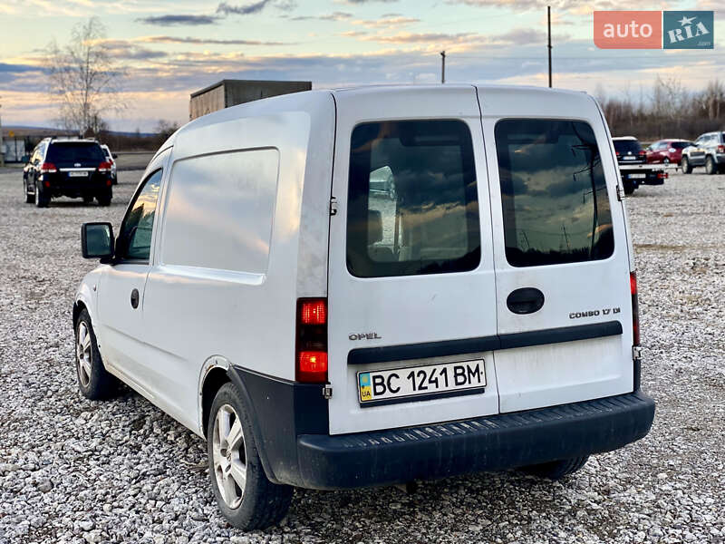 Мінівен Opel Combo 2004 в Новояворівську
