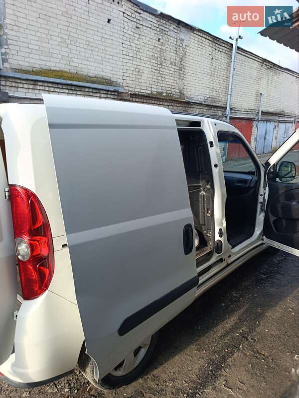 Вантажний фургон Opel Combo 2012 в Дніпрі