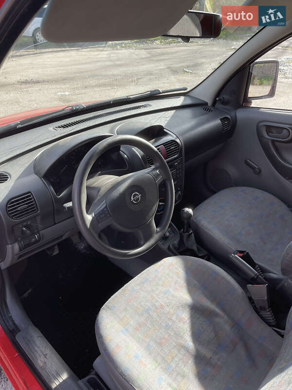 Минивэн Opel Combo 2005 в Остроге