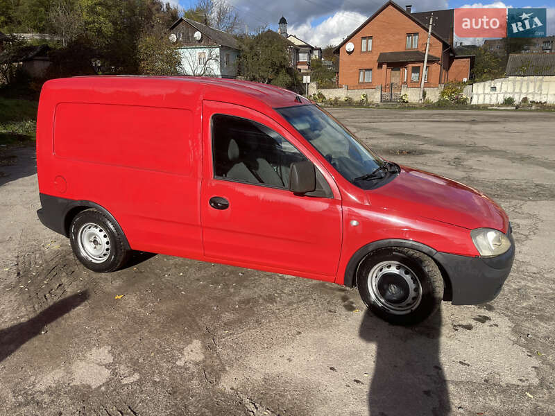 Минивэн Opel Combo 2005 в Остроге