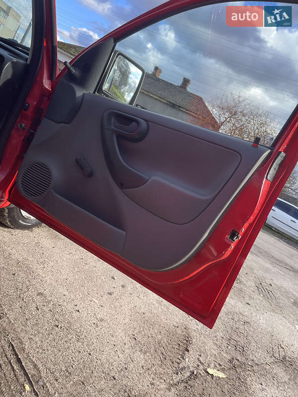 Минивэн Opel Combo 2005 в Остроге