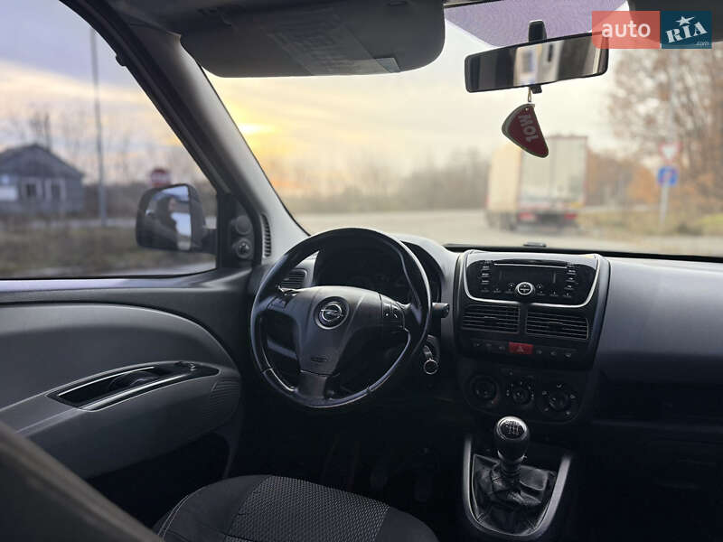 Минивэн Opel Combo 2012 в Мене