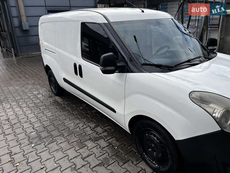 Вантажний фургон Opel Combo 2013 в Коломиї