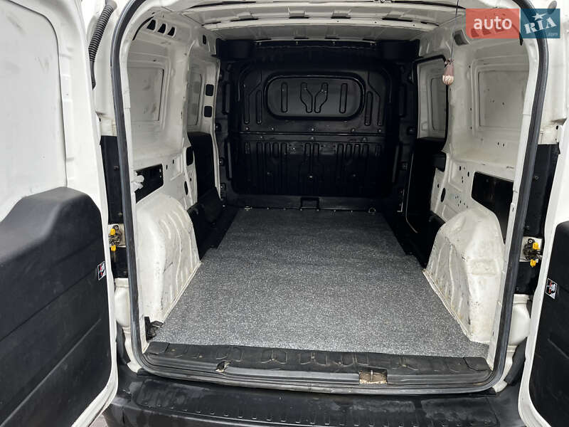 Вантажний фургон Opel Combo 2013 в Коломиї