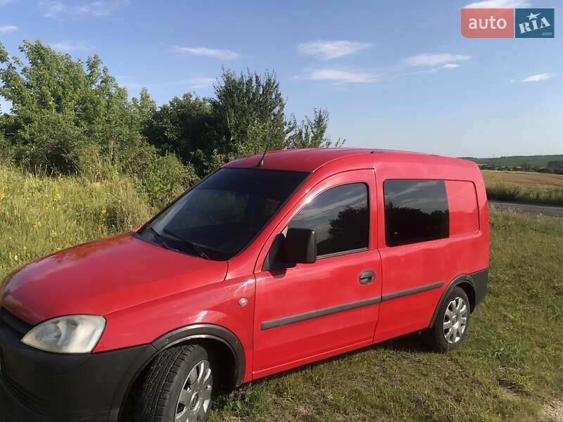 Грузовой фургон Opel Combo 2004 в Кременце