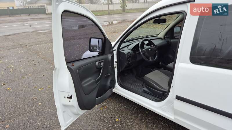 Вантажний фургон Opel Combo 2011 в Черкасах