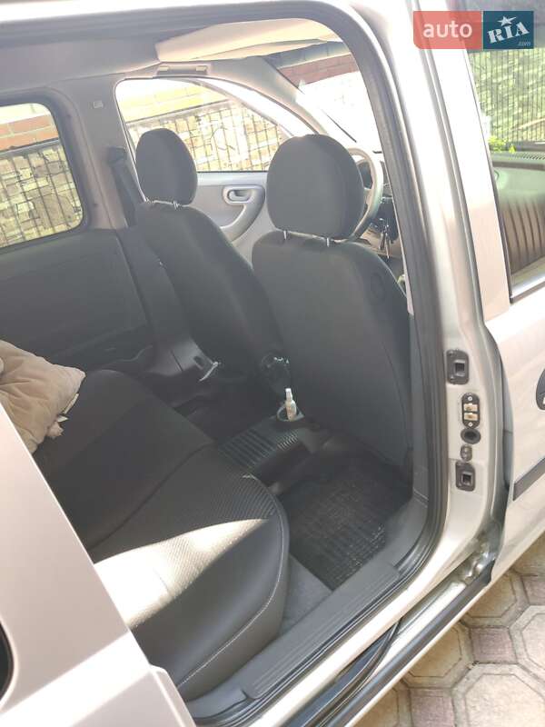 Мінівен Opel Combo 2008 в Гадячі