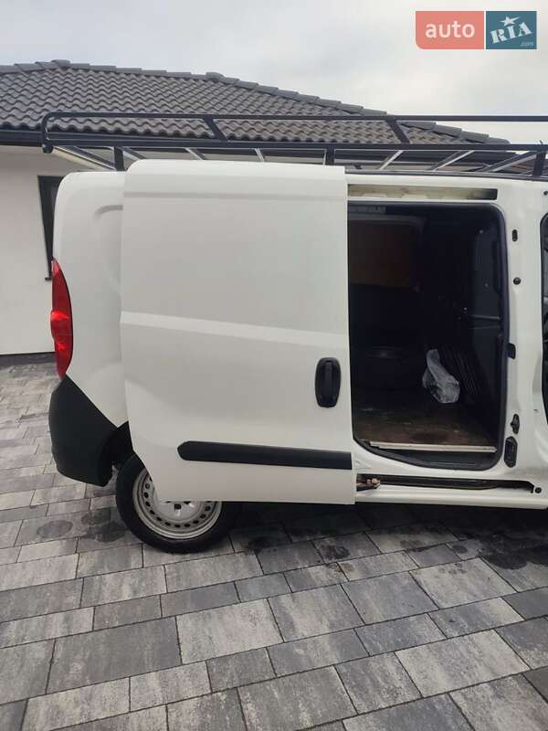 Вантажний фургон Opel Combo 2016 в Рівному