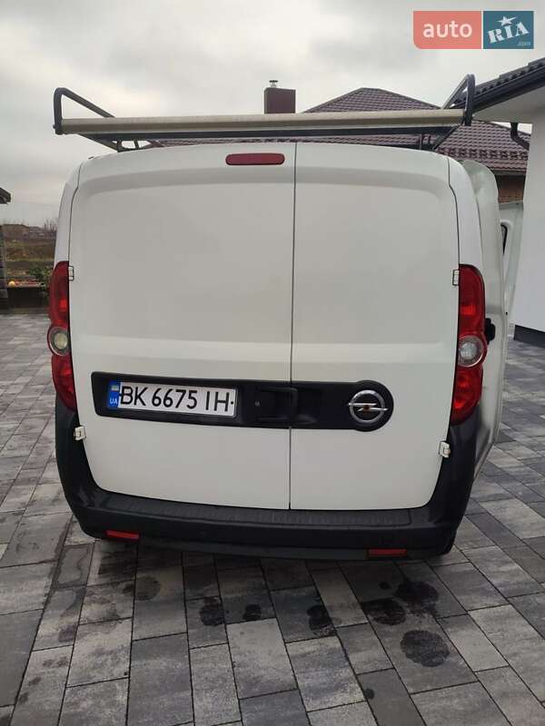 Вантажний фургон Opel Combo 2016 в Рівному