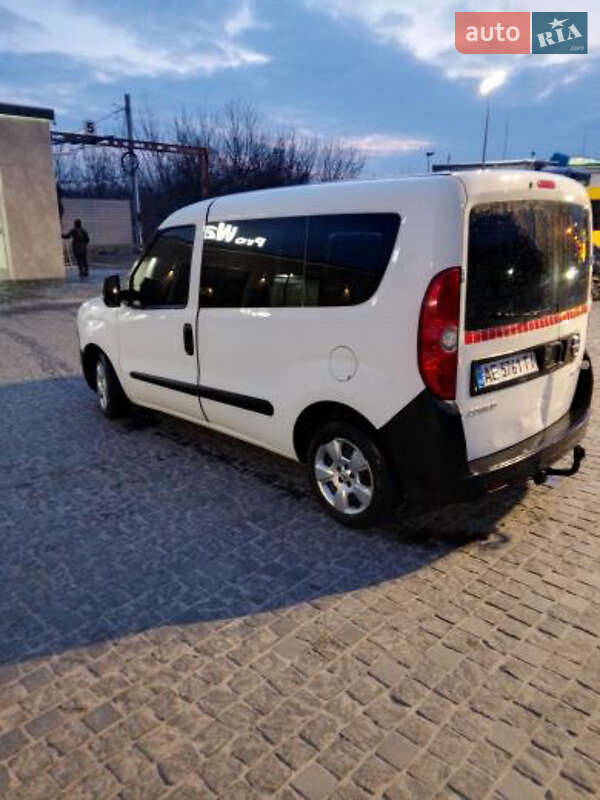 Грузовой фургон Opel Combo 2012 в Каменском